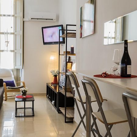 Malama Apartamentos Turisticos マラガ エクステリア 写真