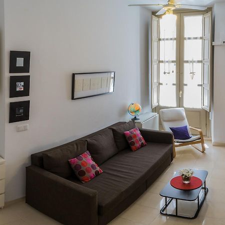 Malama Apartamentos Turisticos マラガ エクステリア 写真