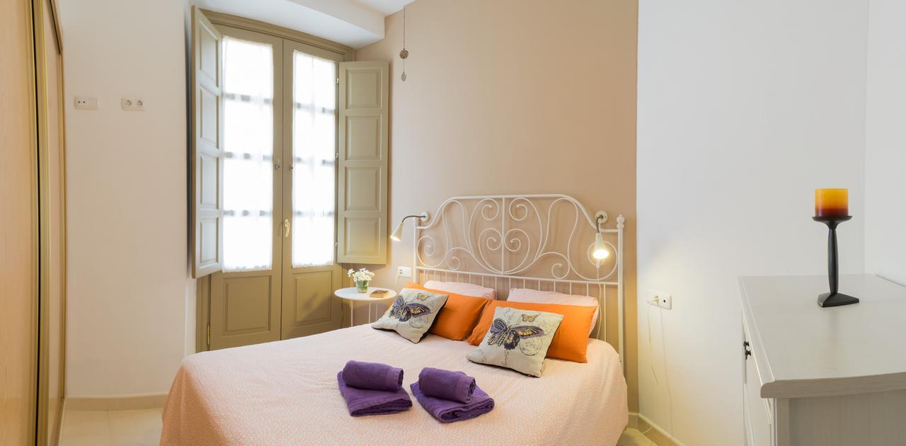 Malama Apartamentos Turisticos マラガ エクステリア 写真