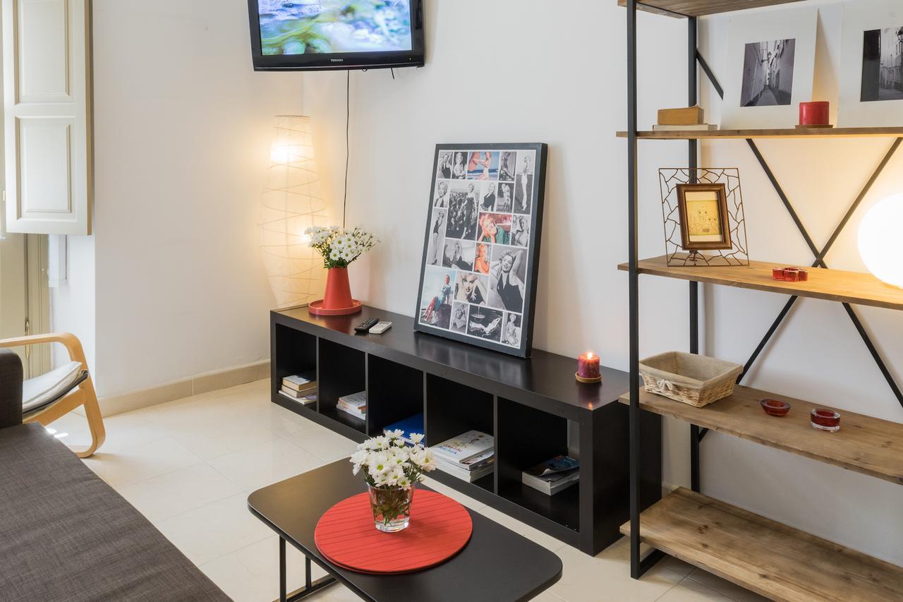 Malama Apartamentos Turisticos マラガ エクステリア 写真